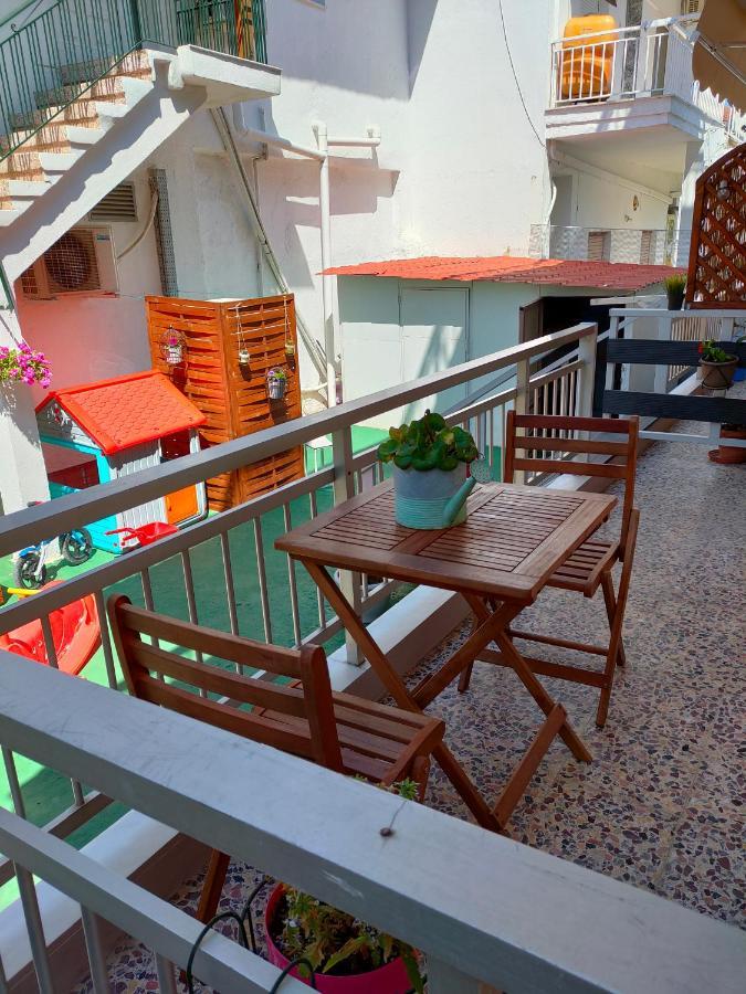 Dimitra'S Apartment เนอา มิคานิโอนา ภายนอก รูปภาพ