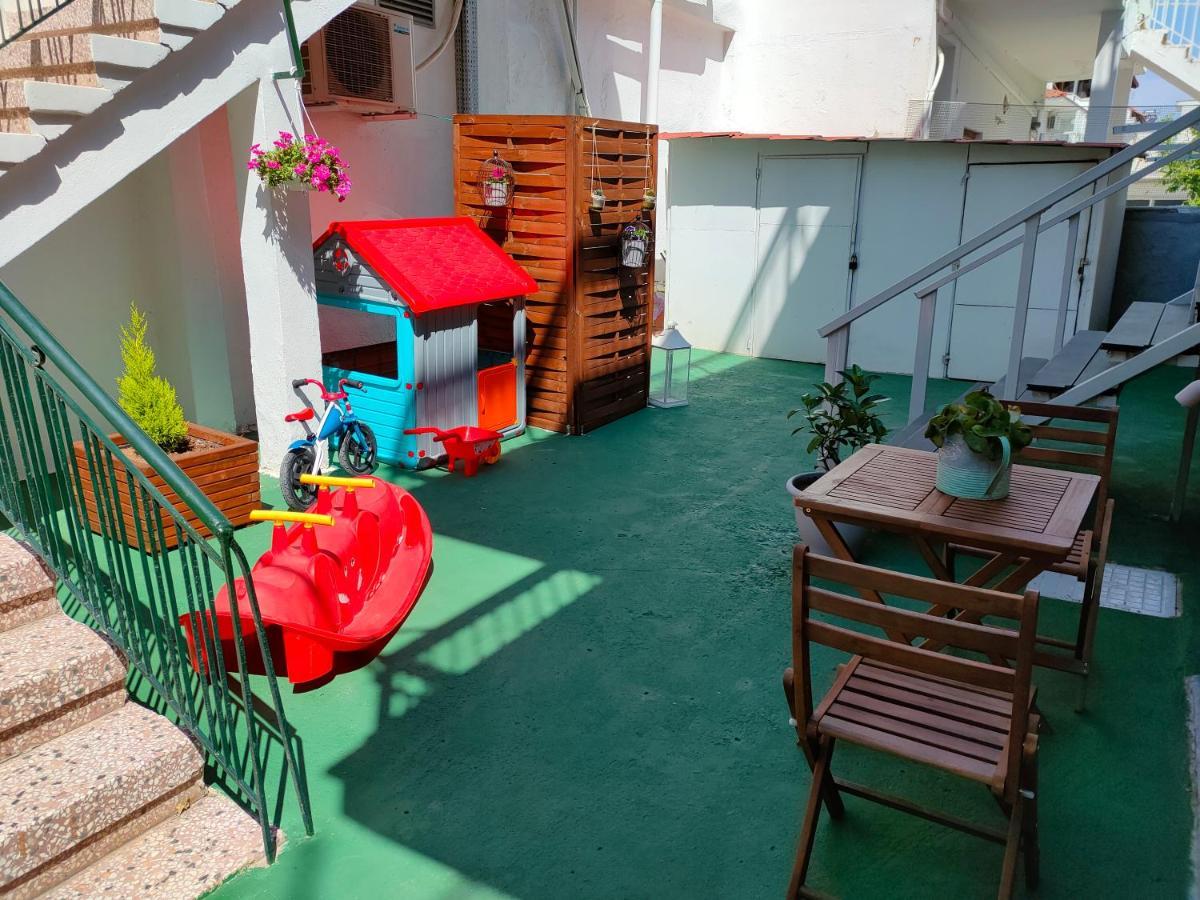 Dimitra'S Apartment เนอา มิคานิโอนา ภายนอก รูปภาพ